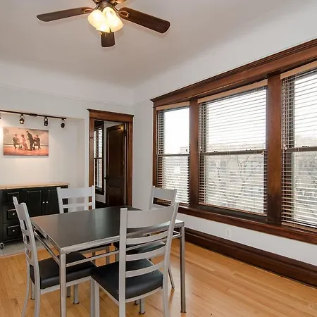 Lakewood 3 Apartment Chicago