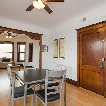 Lakewood 3 Apartment *