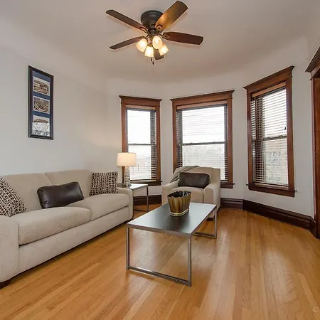 Lakewood 3 Apartment *