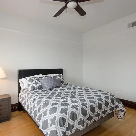 Lakewood 3 Apartment Chicago