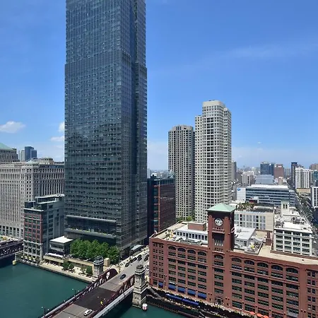 Modern River View * Chicago