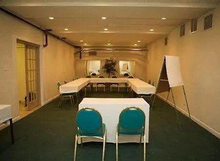 Travelodge By Wyndham Downtown Hotel