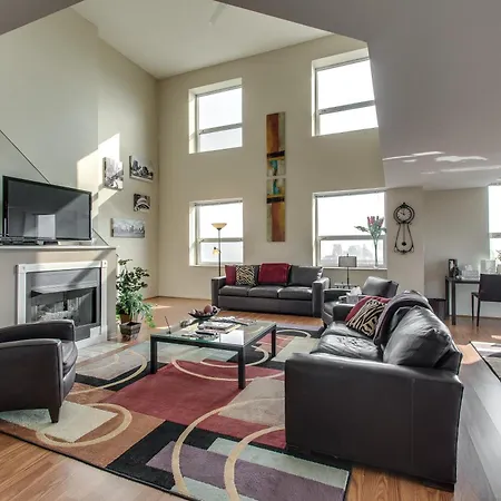 The Penthouse At Grand Plaza Chicago