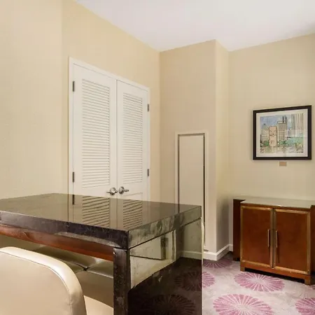 The Collection Magnificent Mile Hotel 4*