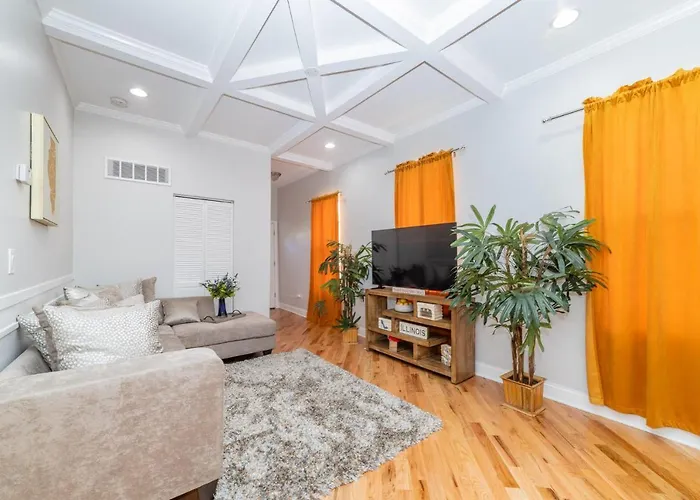 Lux Apt In Bronzeville, Min From Downtown-Rsv Now!