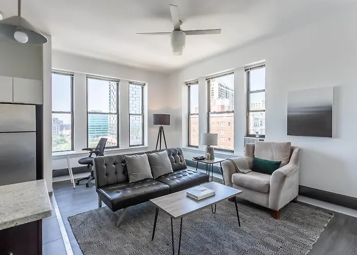Frontdesk 2 Bedroom Apt By Harold Washington Park
