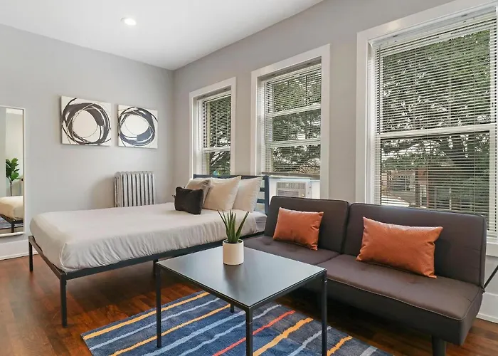 Modern Minimalist Studio Apt In Portage Park - Pensacola 3W