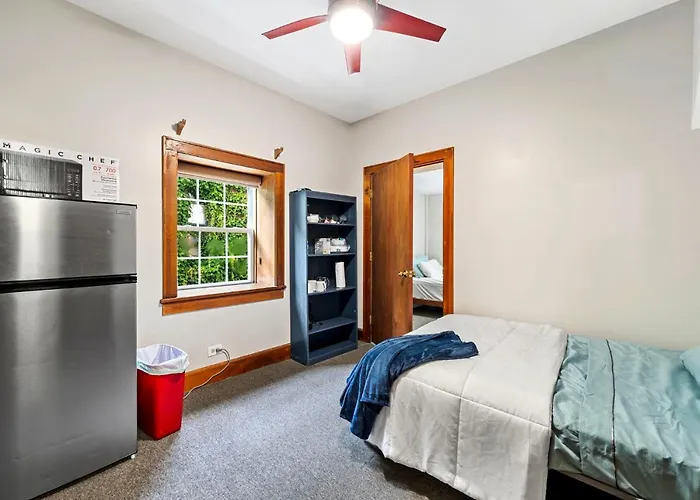 Lavish Stay Near Lake & Downtown #2