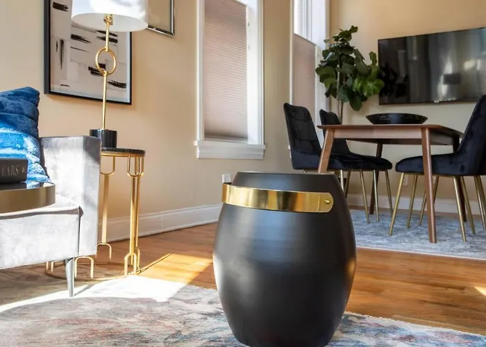 Getaway In The Heart Of Pilsen Chicago