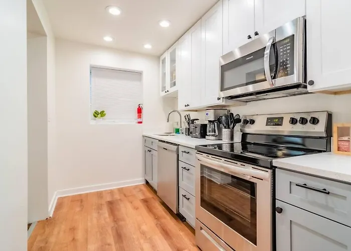 Spacious 4Br Gold Coast Duplex With Jacuzzi In The Bedroom