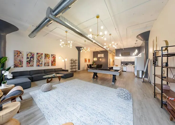 Luxurious 5Br Suite Perfect For Group Of 12 Guests With Pool Table, Optional Parking And Gym Access Near Mccormick Place And Soldier Field