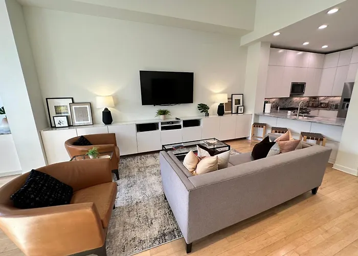 Old Town Pied-A-Terre With Private Terrace And Parking!