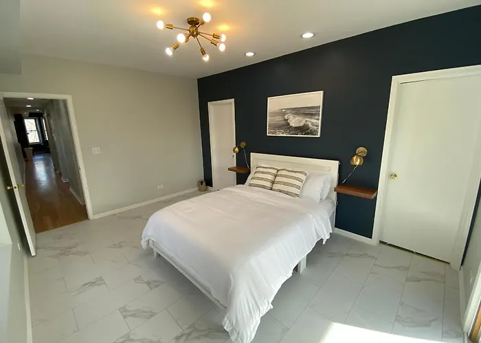 Modern Wrigley Oasis With Parking!