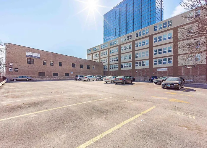 Mccormick Oasis With Balcony, Optional Parking, Patio And Gym Sleeps 6 Near Mccormick Place, Grant Park, Soldier Field & Museum Campus