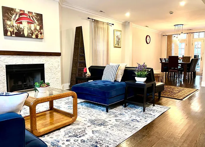 5 Bedroom Huge House In Best Location Parking Fireplace Back Yard