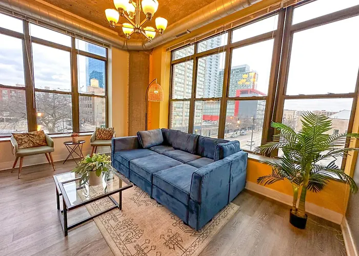 Mccormick Place Stylish Corner Suite With Optional Parking And Gym Access Sleep 6 In South Loop Chicago