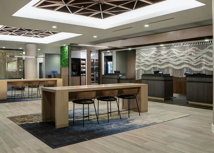 Courtyard By Marriott Chicago Downtown/River North