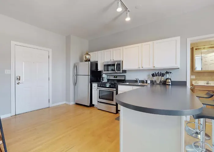 Sleek Urban Retreat Steps From Il Med District