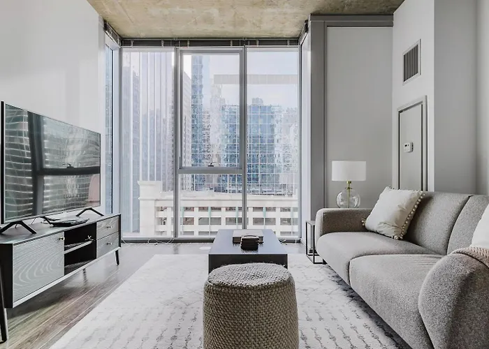 Blueground The Loop Pool Gym Nr Willis Chi-1177