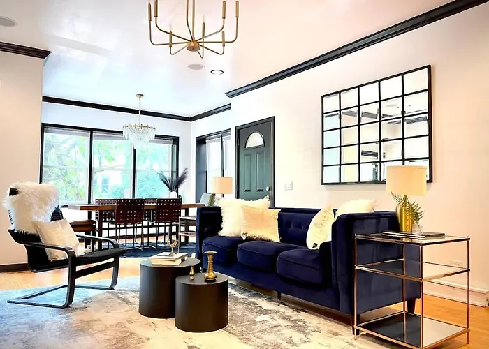 Beautiful 7 Bed, 3.5 Bathroom