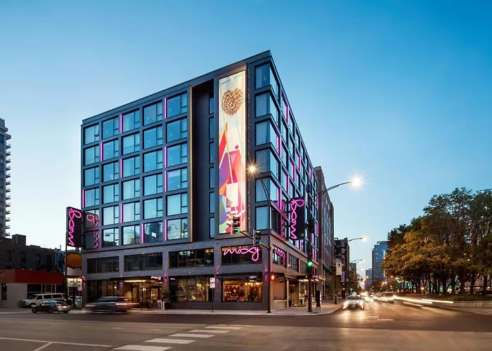 Moxy Chicago Downtown