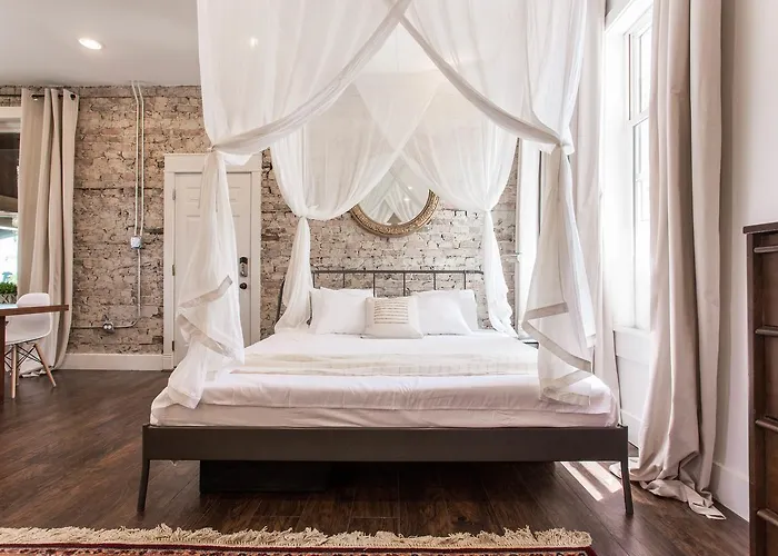 Charming Apartments Near Downtown Chicago