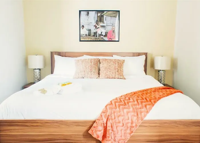 Architectural 2Br In Lincoln Park By Sonder