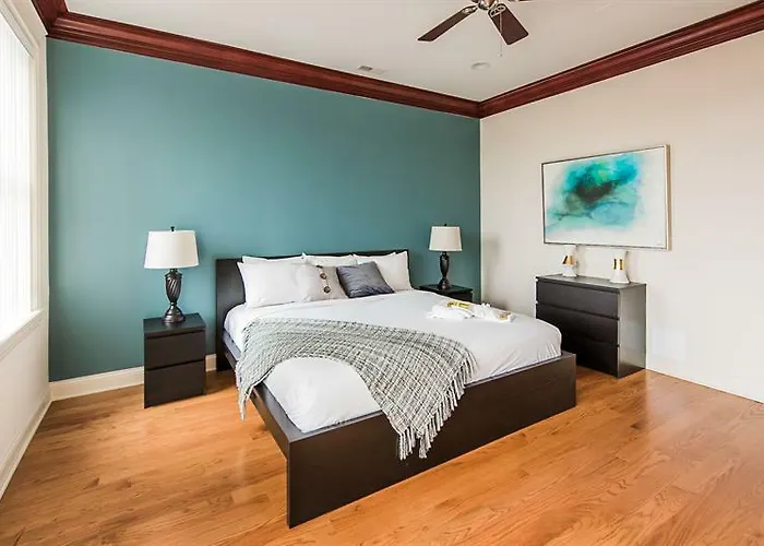 Penthouse 3Br In Lincoln Park By Sonder