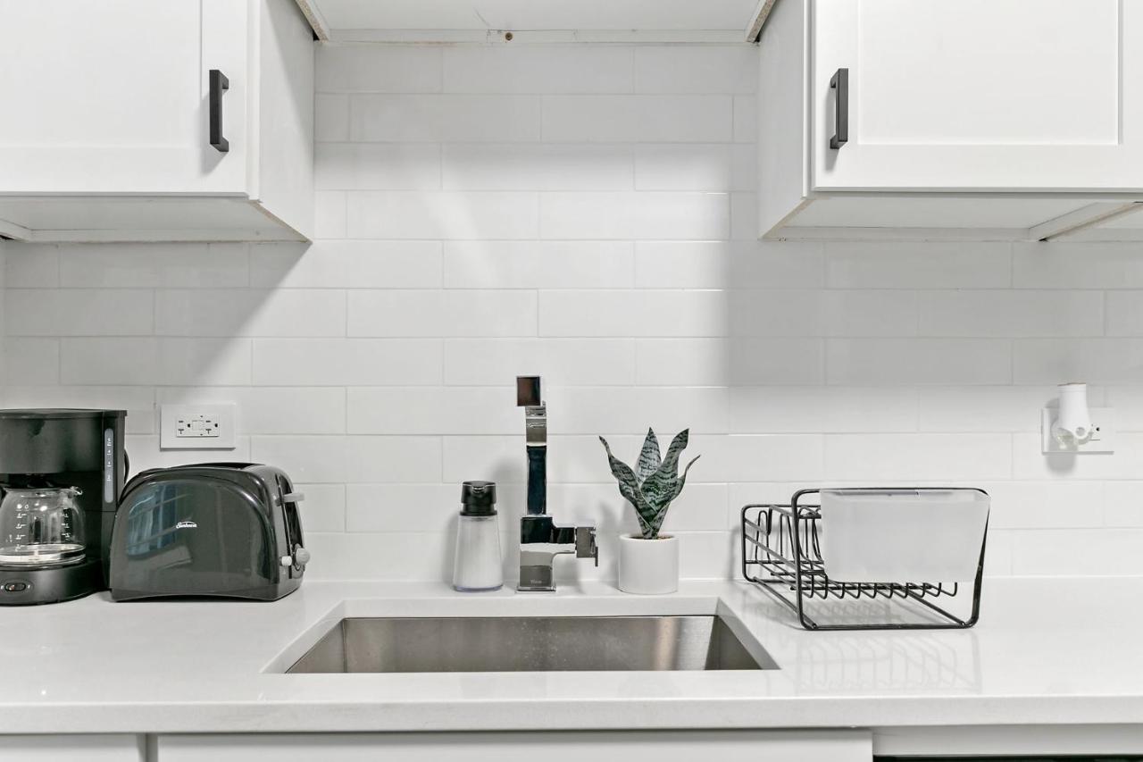 2br Comfy And Stylish In West Town - Erie 1r Apartment