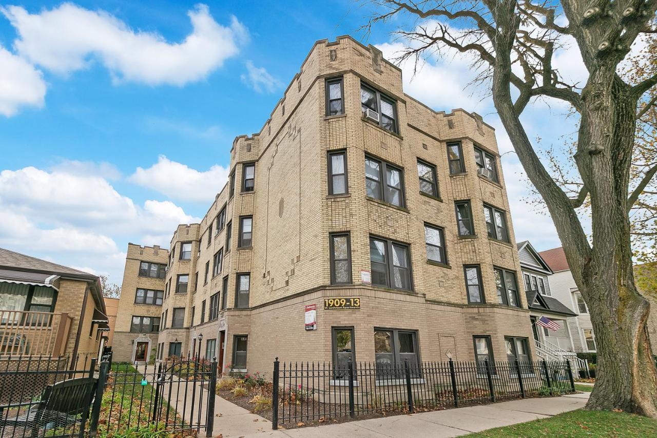 Apartment Furnished 1br With Natural Light & King Beds - Larchmont 1b-2b Chicago