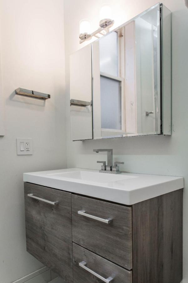 The Double Play - 1 Min Walk To Wrigley! Spacious 2br - Perfect For Cubs Fans! Appartement