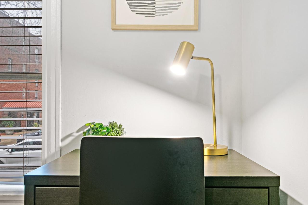 Indulging 2br In Festive Boystown - Buckingham 1