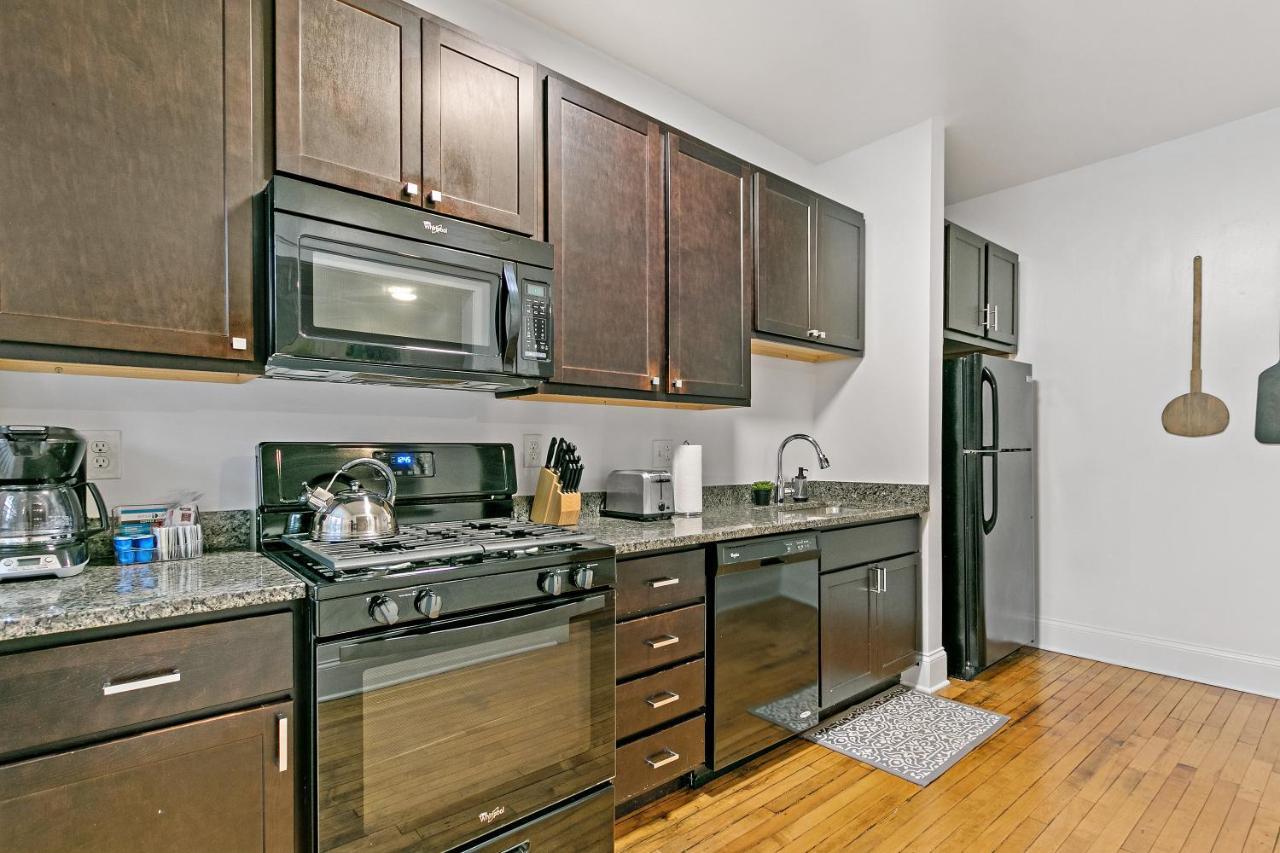Indulging 2br In Festive Boystown - Buckingham 1 Apartment