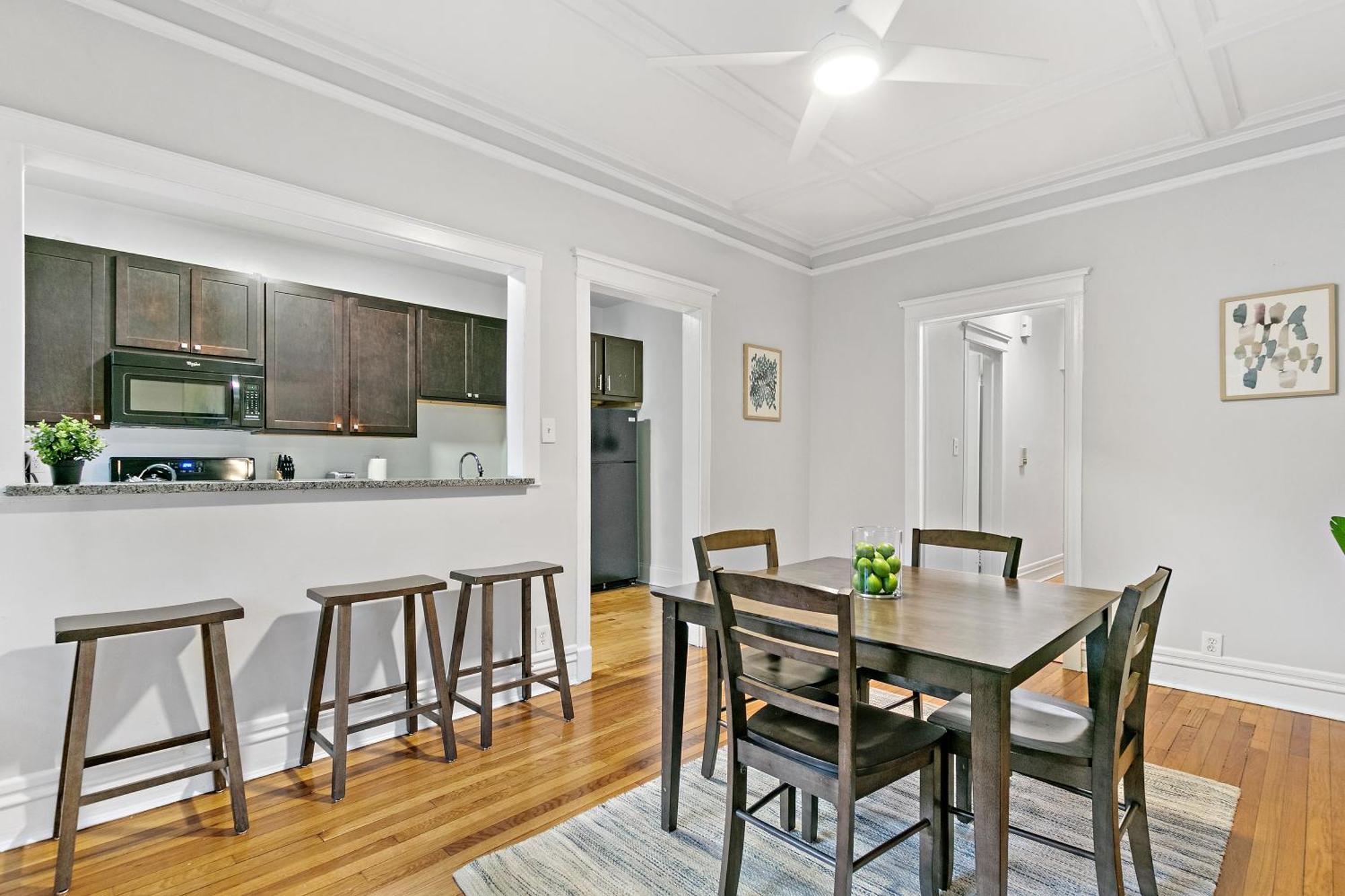 Indulging 2br In Festive Boystown - Buckingham 1 Apartment Chicago