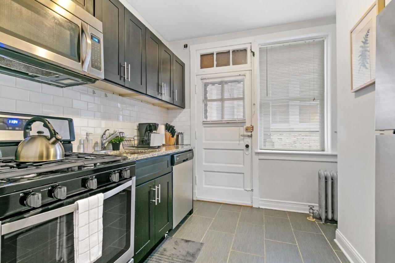 Apartment Convenient 2br Close To Shops, Dining, Loyola - Lunt 2s