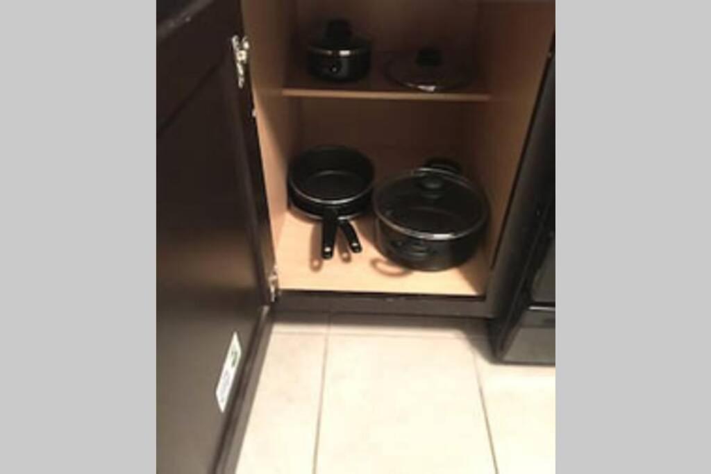 Apartment Entire Modern 2 Bedroom *