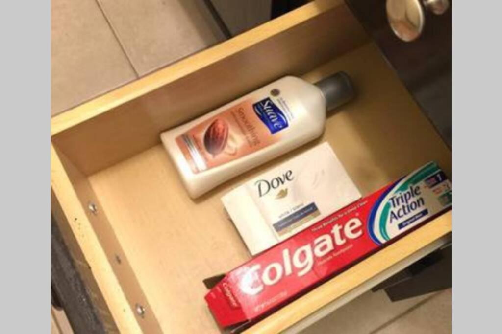 Entire Modern 2 Bedroom Chicago