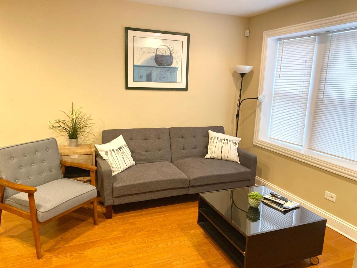 Entire Modern 2 Bedroom Chicago