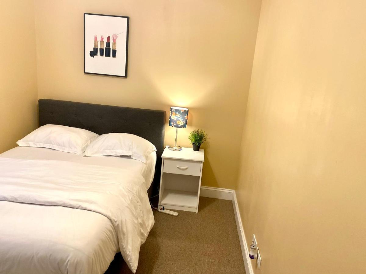 Entire Modern 2 Bedroom *