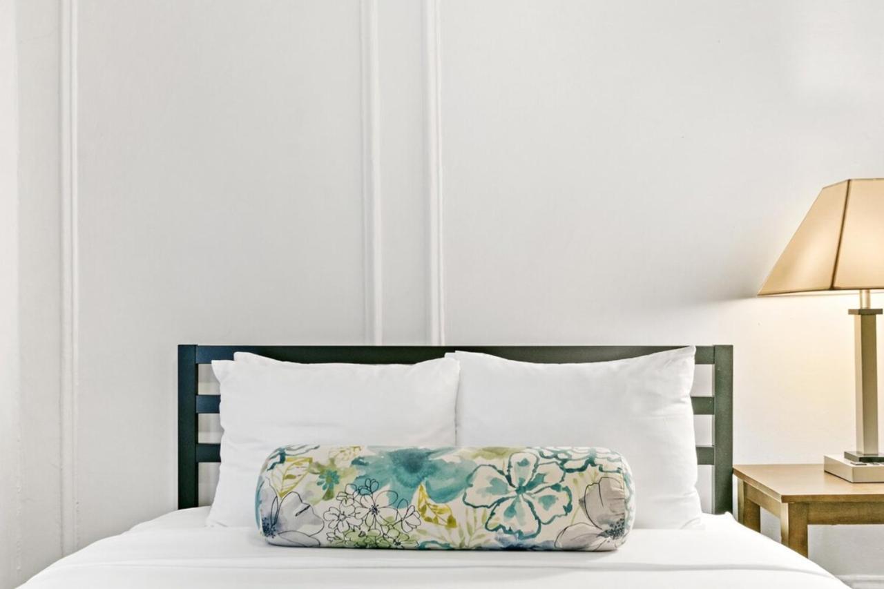 Apartment Convenient 2br Close To Shops, Dining, Loyola - Lunt 2s