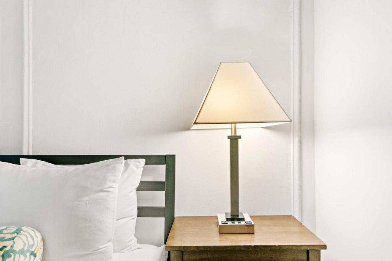 Convenient 2br Close To Shops, Dining, Loyola - Lunt 2s