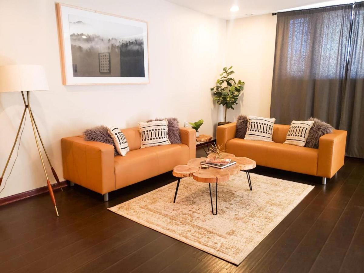 2br Airy & Tidy With Free Covered Parking - Modern *