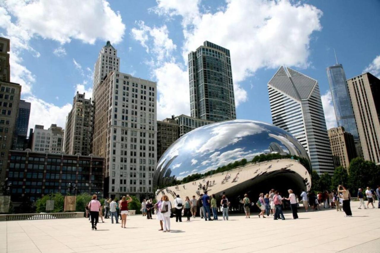 2br Airy & Tidy With Free Covered Parking - Modern Apartment Chicago