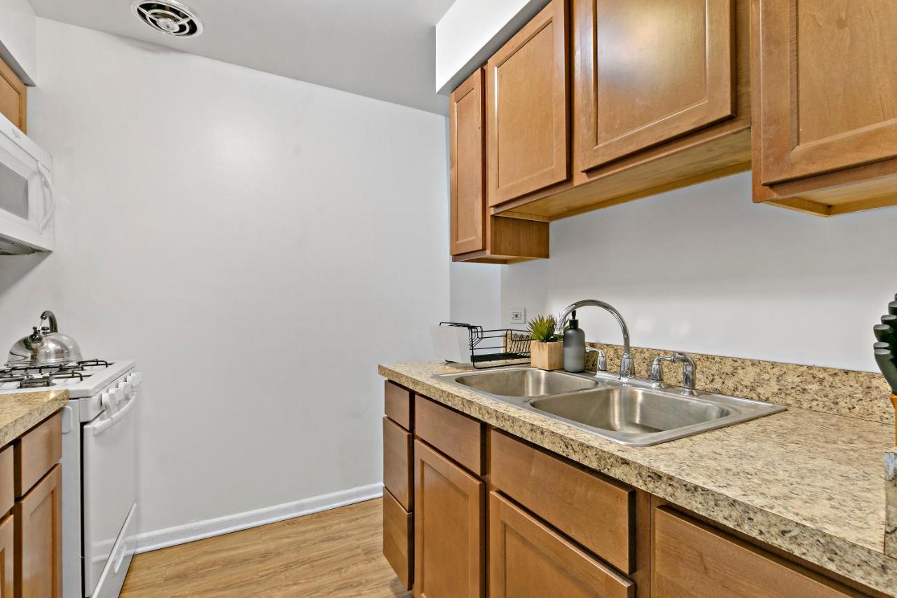 Stunning 1br At Center Of Lakeview - Oakdale 211 Appartement