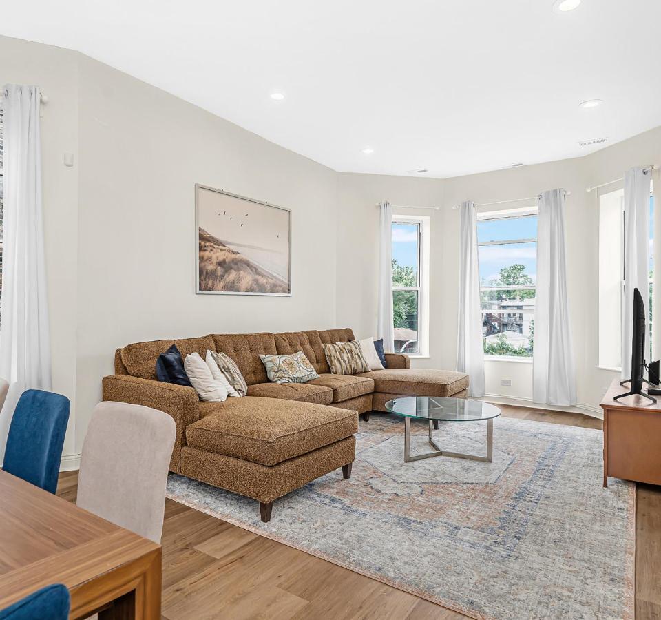 Spacious 5-br Next To Transit Free Parking Apartamento *