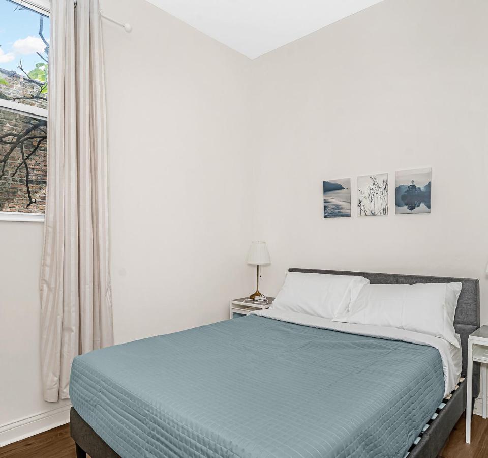 Spacious 5-br Next To Transit Free Parking Chicago