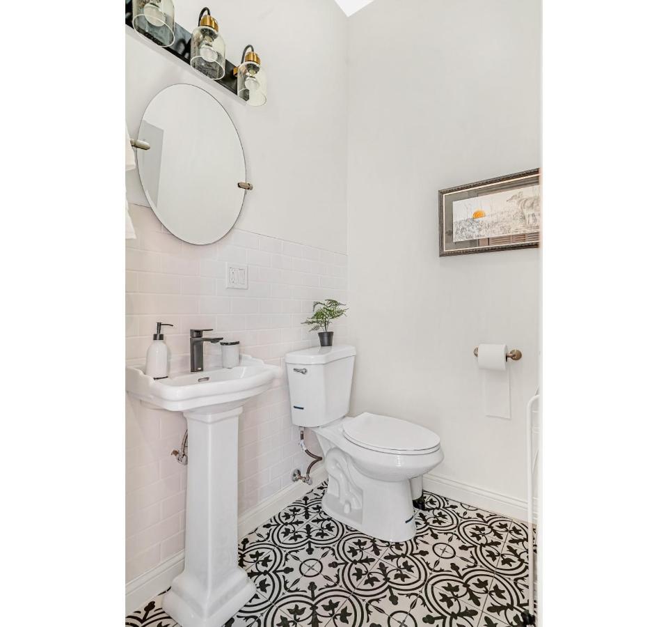 Spacious 5-br Next To Transit Free Parking Apartamento Chicago