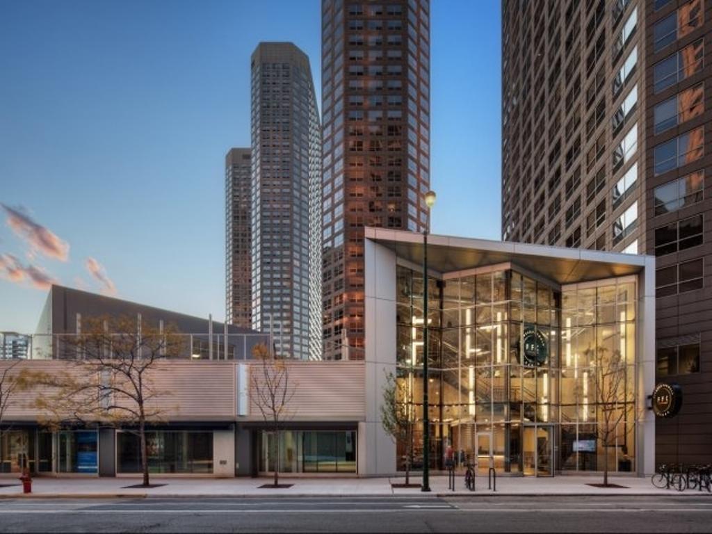 Apart-hotel Corporate Suites Network - 555 W. Madison 3*