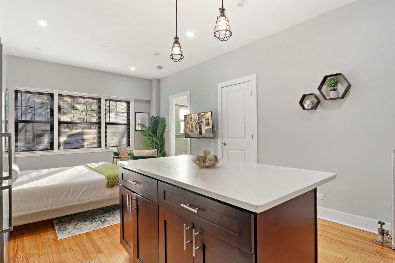 Alluring In Jefferson Park - Leland 1n