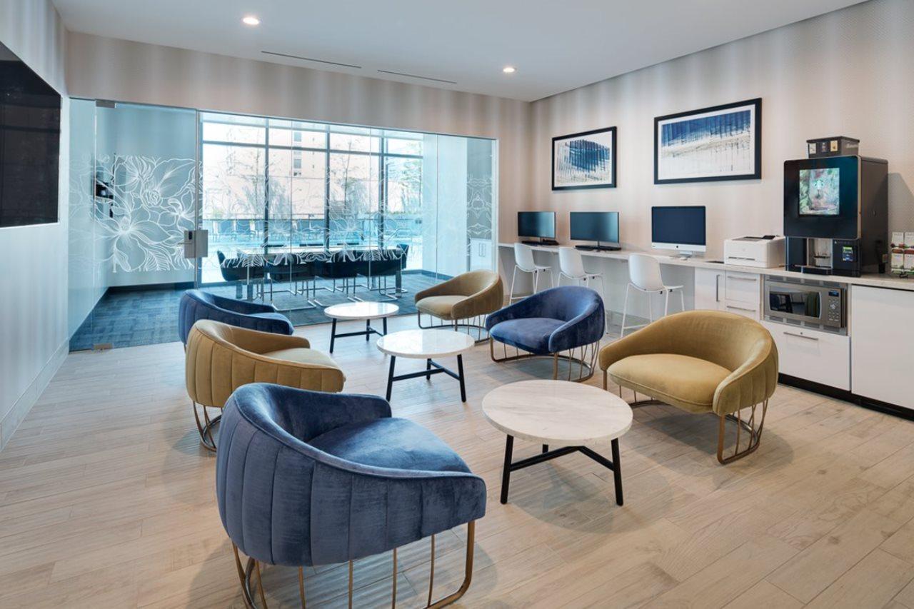 Level - Old Town Chicago